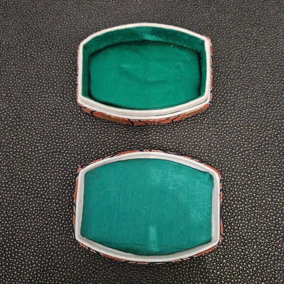 2 ASIAN NATURAL GREEN & BROWN JADEITE TWO-SIDED FISH PENDANT W/ CHAMOIS NECKLACE - Picture 15 of 16